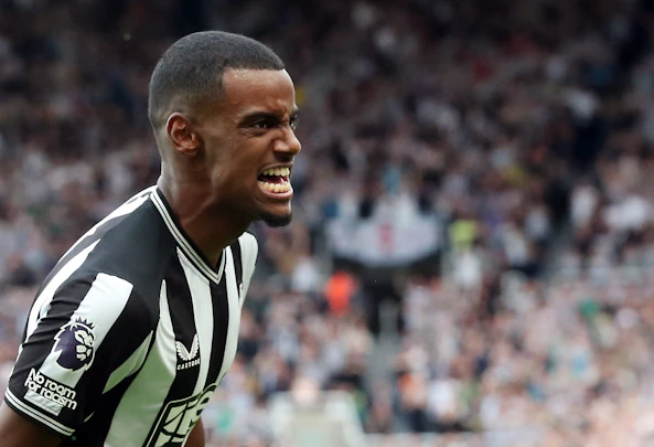 A Lexander Isak firar ett mal i Nwcastle troja