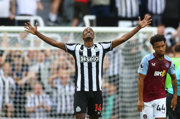 Alexander Isak tva mal mot Aston Villa