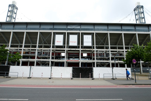 Bild utanfor Rhein Energie Stadion i Koln