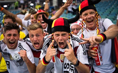 Fotbolls EM 2024 Tyska fans som jublar