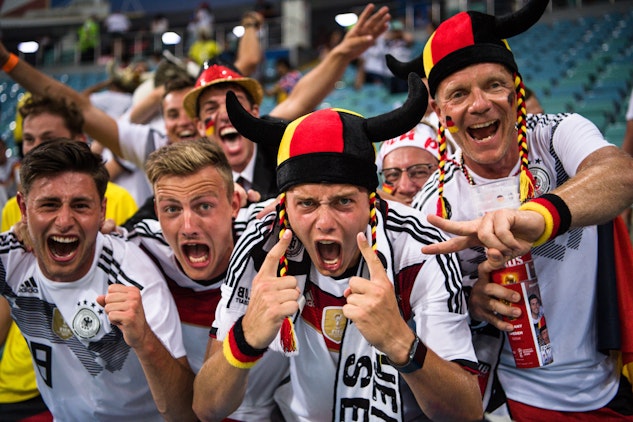 Fotbolls EM 2024 Tyska fans som jublar