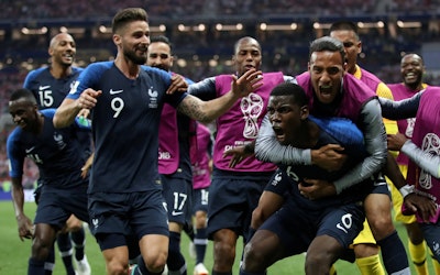 Kampanj på Fotbolls VM 2022 där spelare från Frankrike är glada