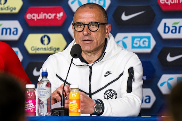 Slovakiens förbundskapten Francesco Calzona