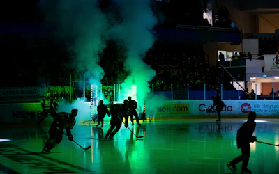 Bjorkloven gor entre pa isen innan semifinal fem i Hockeyallsvenskan mellan Bjorkloven och Djurgarden