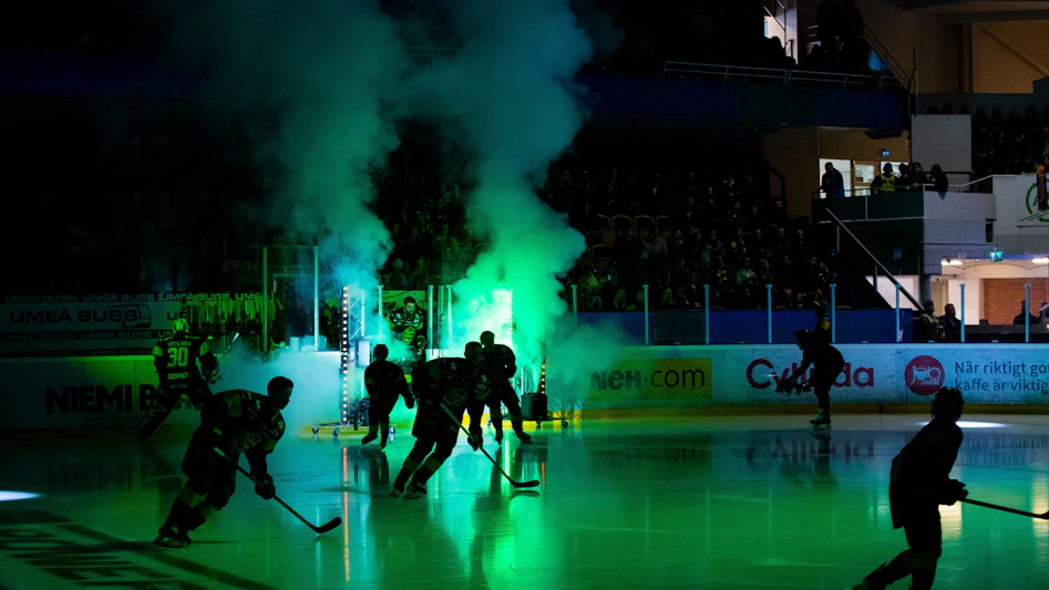 Bjorkloven gor entre pa isen innan semifinal fem i Hockeyallsvenskan mellan Bjorkloven och Djurgarden