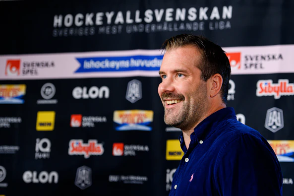 Daniel Wessner under Hockeyallsvenskans upptaktstraff i Stockholm 2021