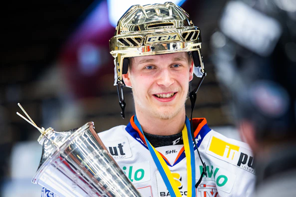 Elias Pettersson Vaxjo Lakers