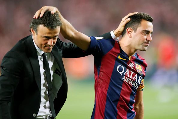 Enrique och Xavi tva fore detta kompanjoner i FC Barcelona men numera ar Enrique coach for PSG