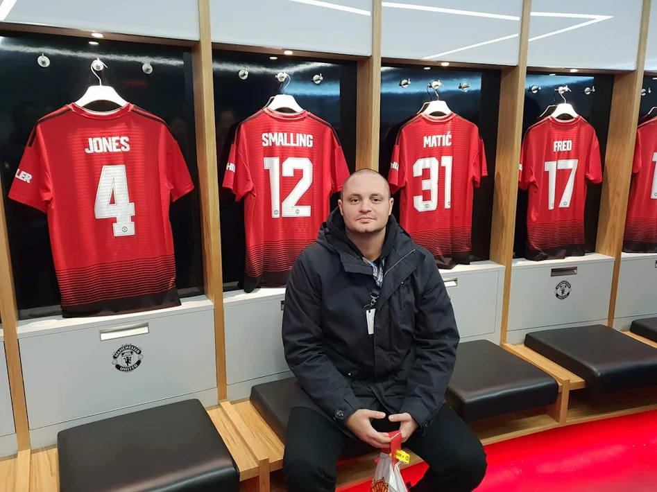 F4 B102 BE 1805 4830 BAC6 91162 BFE1 D77