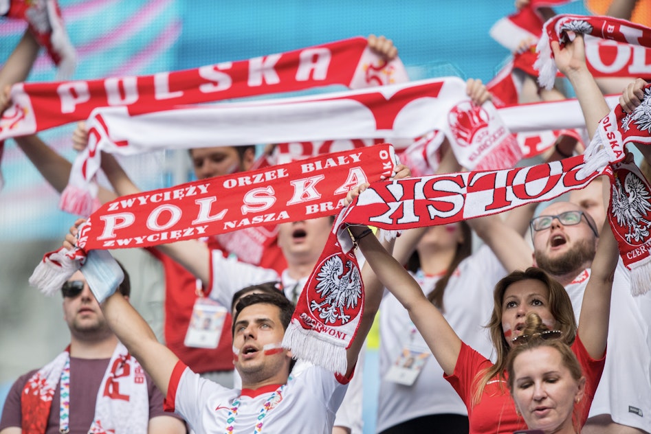 Fotbollssupportrar till Polen