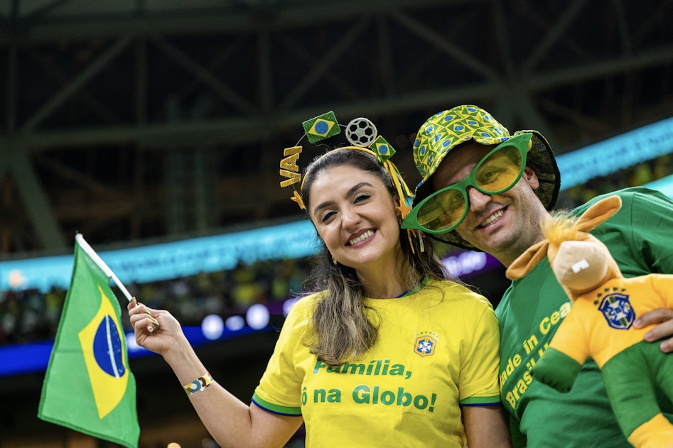 Glada supportrar till Brasilien i Fotbolls vm 2022