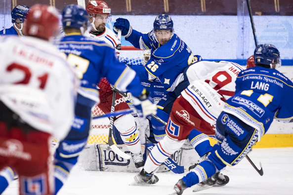 Lang pa bild i en match mot Timra