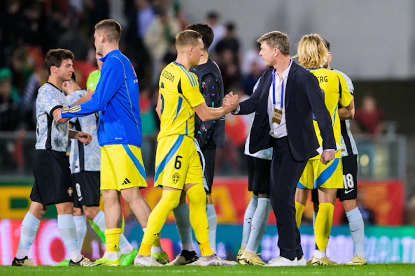 Ludwig Augustinsson och Jon Dahl Tomasson efter Portugal Sverige