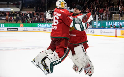 Mora IK Waltteri Ignatjew och Emil Zetterquist jublar