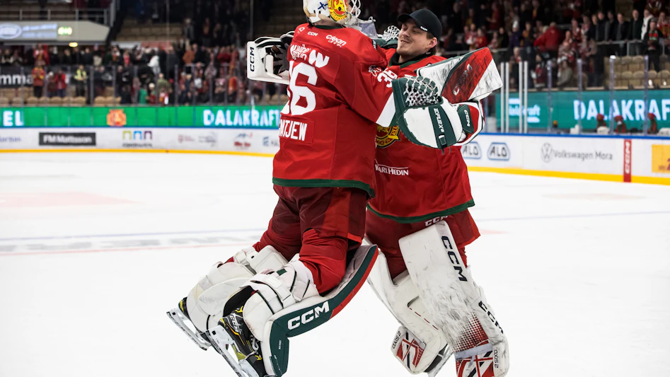 Mora IK Waltteri Ignatjew och Emil Zetterquist jublar