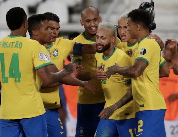 Neymar firar ett mal for Brasilien