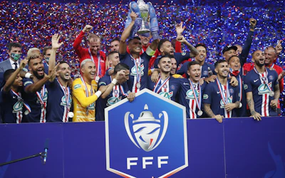 PSG lyfter bucklan i franska cupen