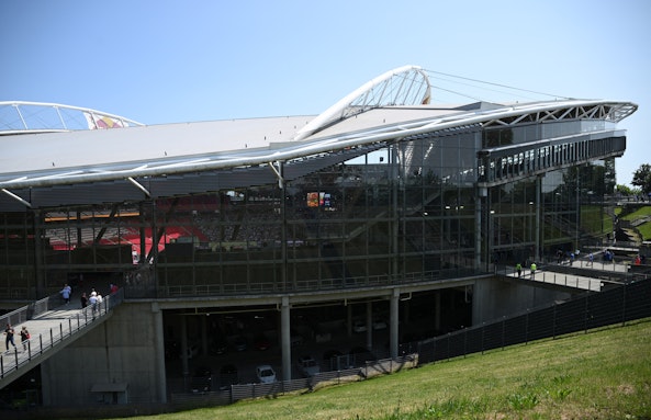 Red Bull Arena i Leipzig ar en vacker arena dar fotbollslaget RB Leipzig spelar sina hemmamatcher