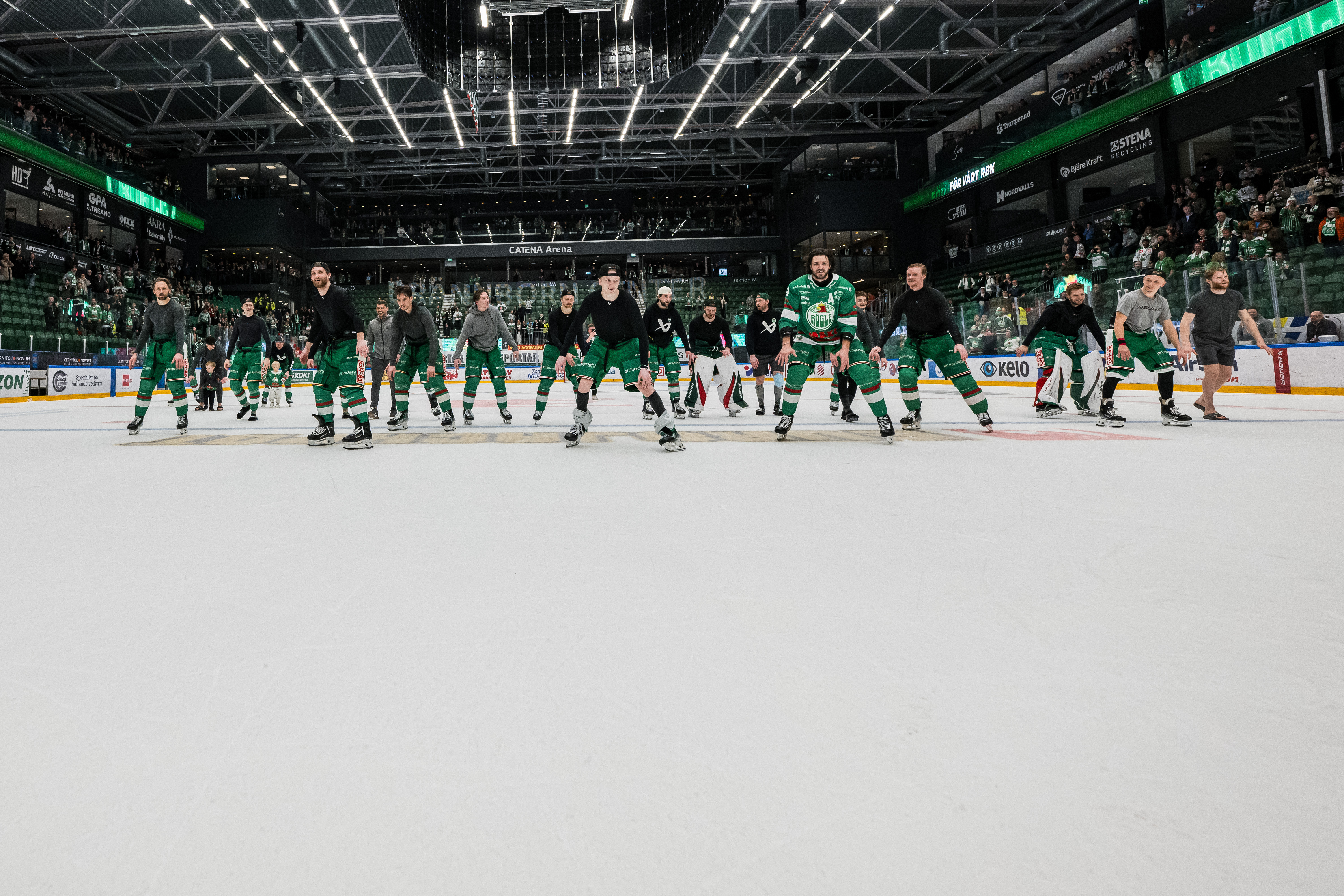 Rogle firar efter semifinalen mot Vaxjo