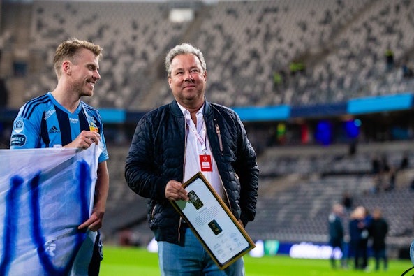 Stefan Rehn tackas av i Allsvenskan mellan Djurgarden IFK Goteborg den 18 september 2022 i Stockholm