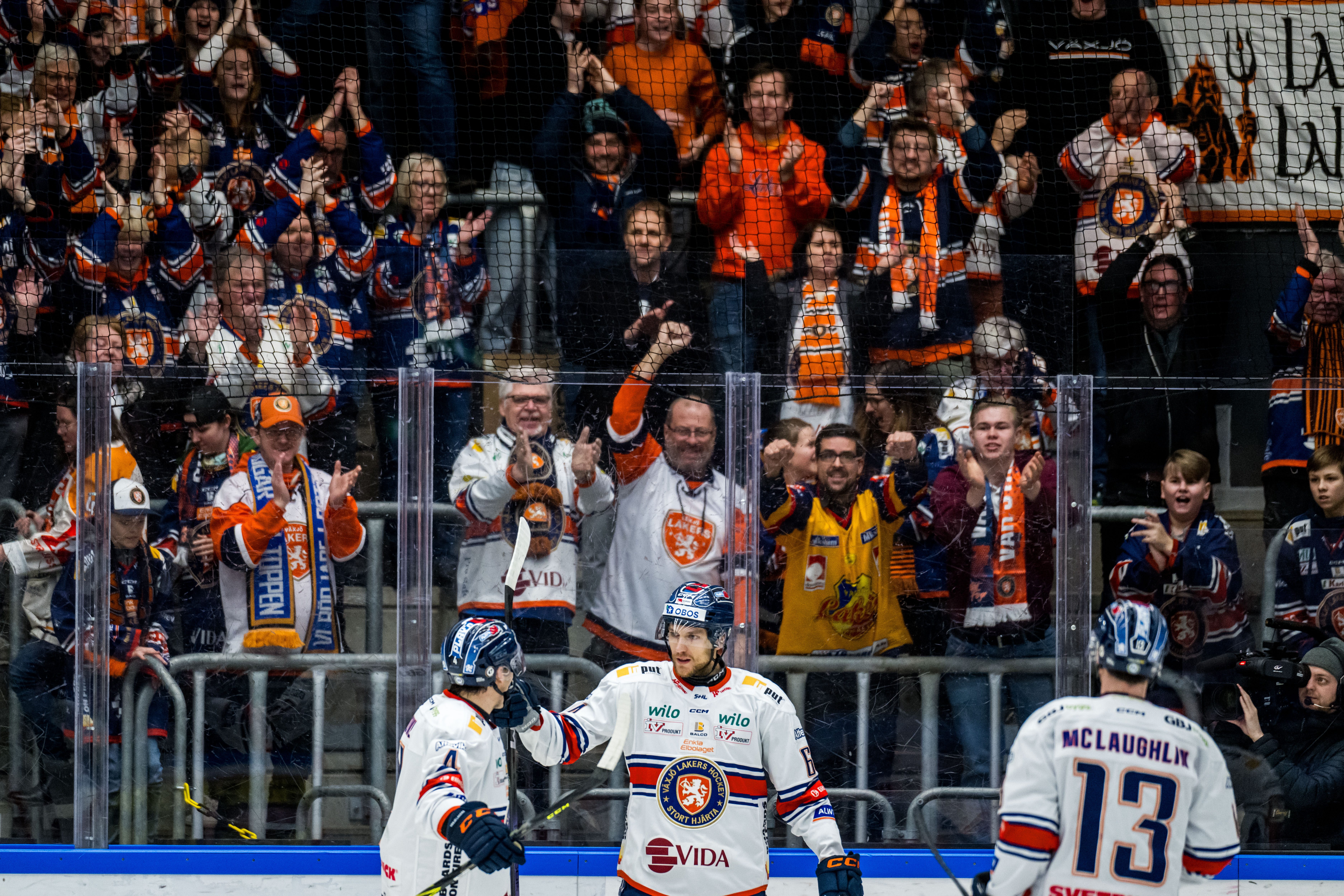 Vaxjo jublar med fansen