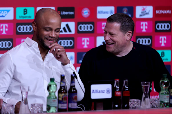 Vincent Kompany med sportdirektoren Max Eberl