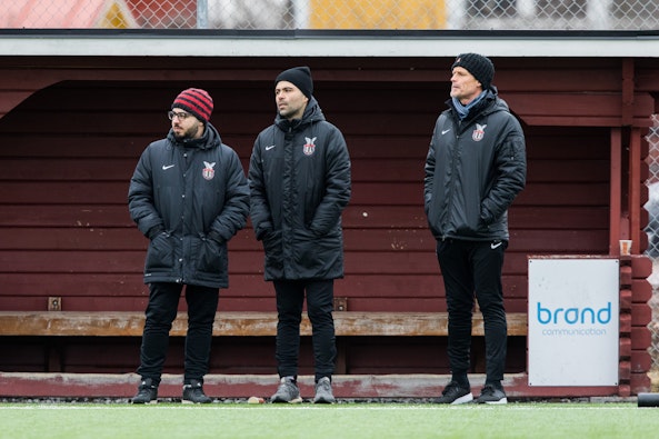 Assisterande tranare Pouria Farjami Kia Mostaghimi och tranare Johan Mjallby ledde laget 2019